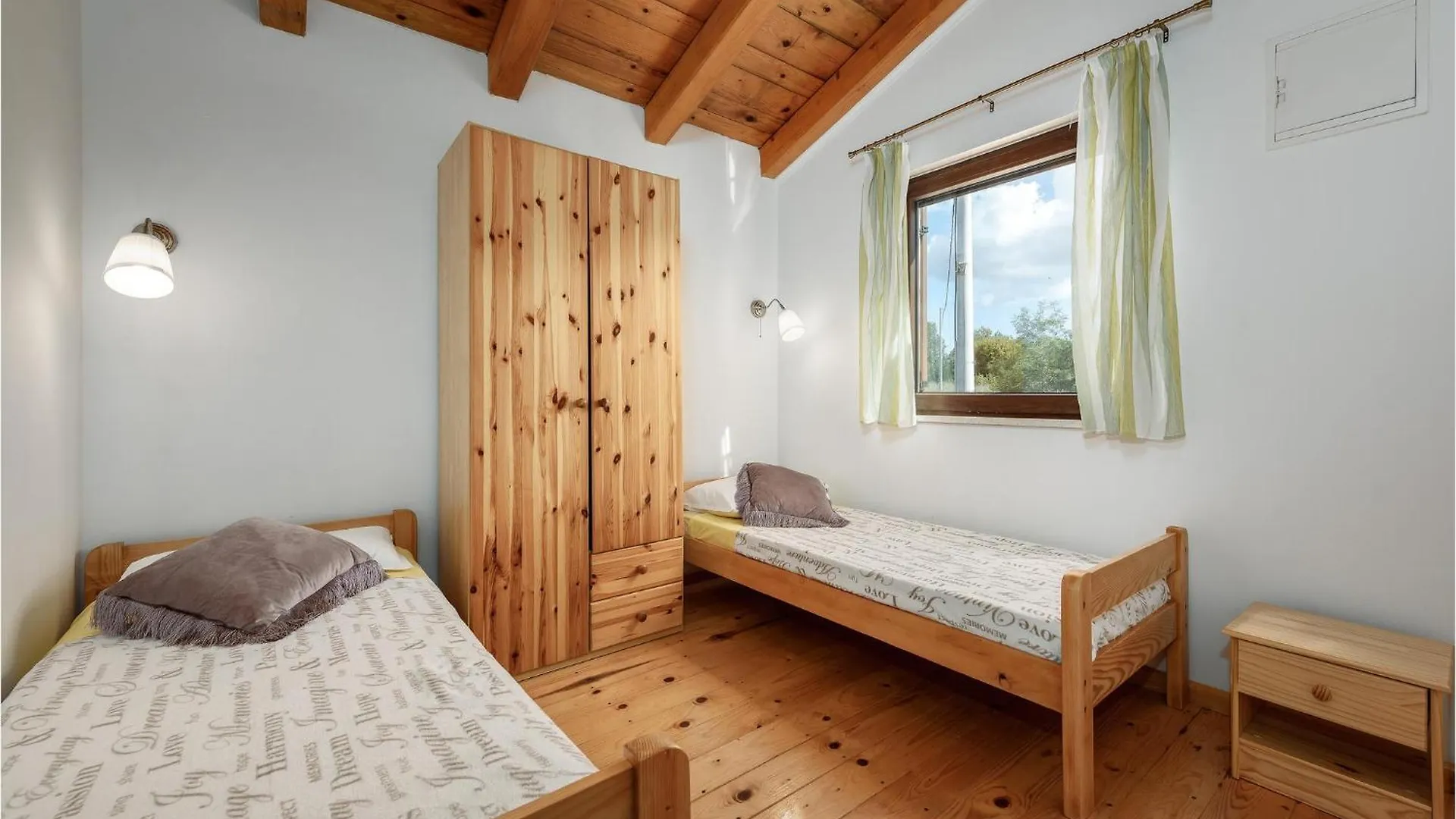 2 Bedroom Awesome Home In Pula Tatil Evi
